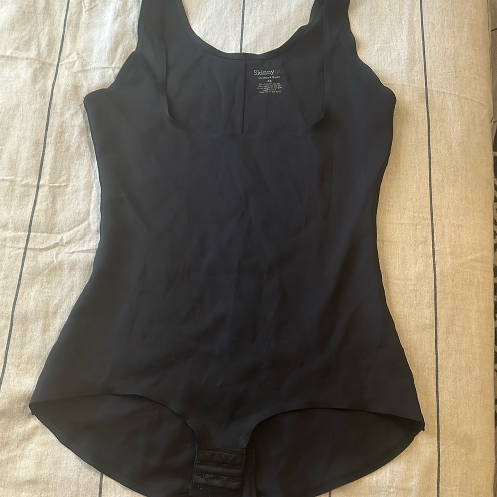 Skinny Girl light shape wear in black